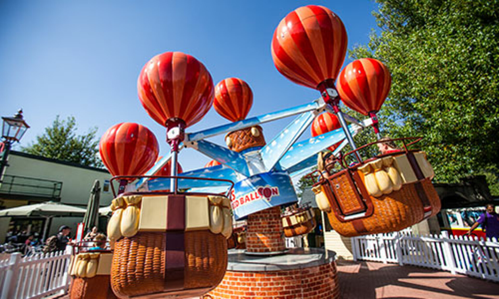 James and the Red Balloon ride
